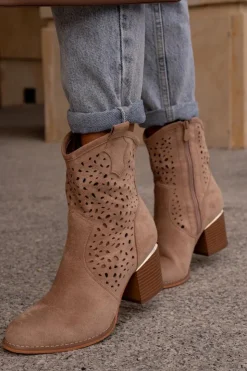 Damskie Boto Ażurowe Botki Na Słupku Z Eko Zamszu Zapinane Na Zamek Ciemnobeżowe Sevana