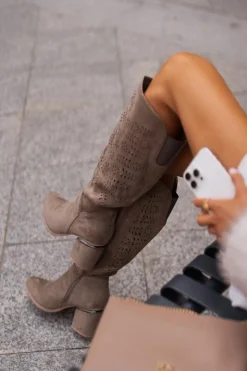 Buty damskie Vinceza Kozaki Ażurowe|Kozaki Przed Kolano*Ażurowe Kozaki Damskie Na Słupku Z Eko Zamszu Vinceza 16443 Ciemnobeżowe