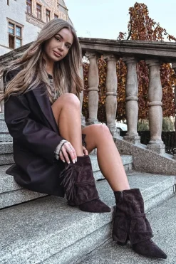 Damskie Boto Botki Damskie Na Słupku Z Frędzlami I Złotymi Klamrami Czekoladowe Evelisse