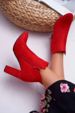 Discount Buty damskie Vinceza Botki Damskie Na Słupku Zamszowe Czerwone Ruffle