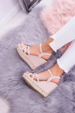 Damskie Boto Damskie Beżowe Sandały Na Koturnie Ćwieki Amare