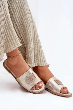 Damskie buty S.Barski Damskie Klapki Na Płaskim Obcasie Z Ozdobą S.Barski KV51-089 Złote