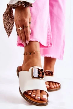 Boto Damskie Klapki Z Ozdobnym Elementem Białe Leonia