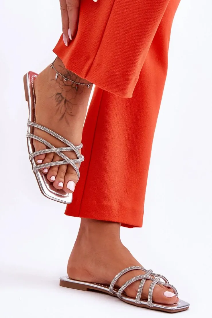 Discount Boto Damskie Klapki Z Paseczkami I Dżetami Srebrne Leomi