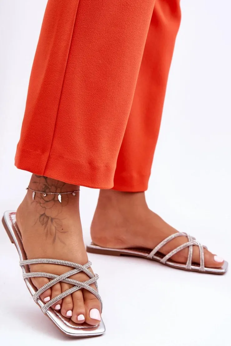 Discount Boto Damskie Klapki Z Paseczkami I Dżetami Srebrne Leomi