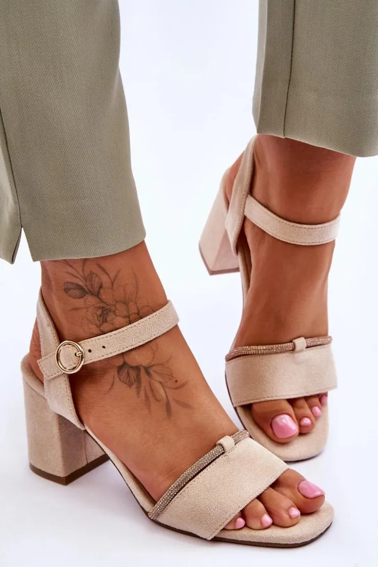 Damskie Evento Damskie Zamszowe Sandały Na Niskim Słupku Beżowe Loredo