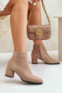 Outlet Boto Eko Zamszowe Botki Na Słupku Zapinane Na Zamek Ciemnobeżowe Sairis