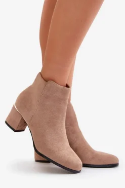 Outlet Boto Eko Zamszowe Botki Na Słupku Zapinane Na Zamek Ciemnobeżowe Sairis