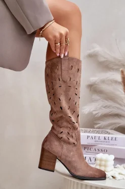 Buty damskie Vinceza Eko Zamszowe Kozaki Na Słupku Z Ażurowym Wzorem Vinceza 58344 Ciemnobeżowe