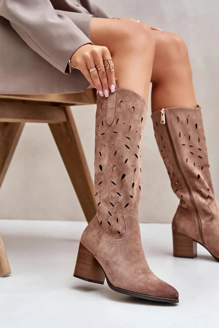 Buty damskie Vinceza Eko Zamszowe Kozaki Na Słupku Z Ażurowym Wzorem Vinceza 58344 Ciemnobeżowe