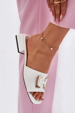 Buty damskie Vinceza Klapki Na Obcasie*Eleganckie Klapki Damskie Na Klocku Ze Złotym Detalem Vinceza 62229 Białe Biały