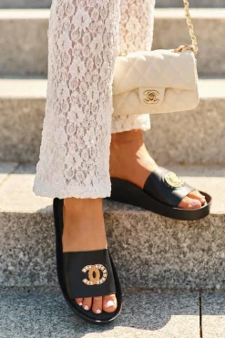 Damskie buty S.Barski Eleganckie Lekkie Klapki Damskie Z Ozdobą Skóra Naturalna S.Barski KV27-013 Czarne