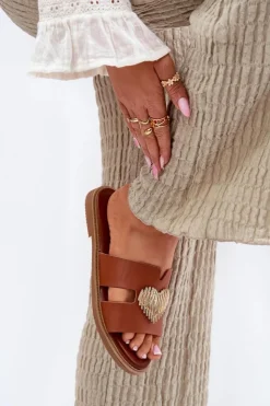 Online Evento Klapki Damskie Na Płaskim Obcasie Ze Złotą Ozdobą Camel Karinma Brązowy