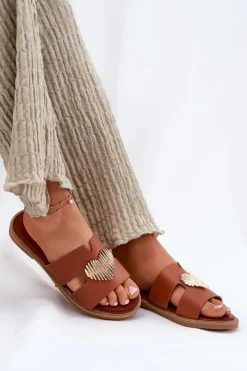 Online Evento Klapki Damskie Na Płaskim Obcasie Ze Złotą Ozdobą Camel Karinma Brązowy