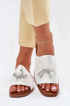 New Evento Klapki Damskie Na Płaskim Obcasie Z Ozdobnym Wiązaniem Srebrne Norela Srebrny