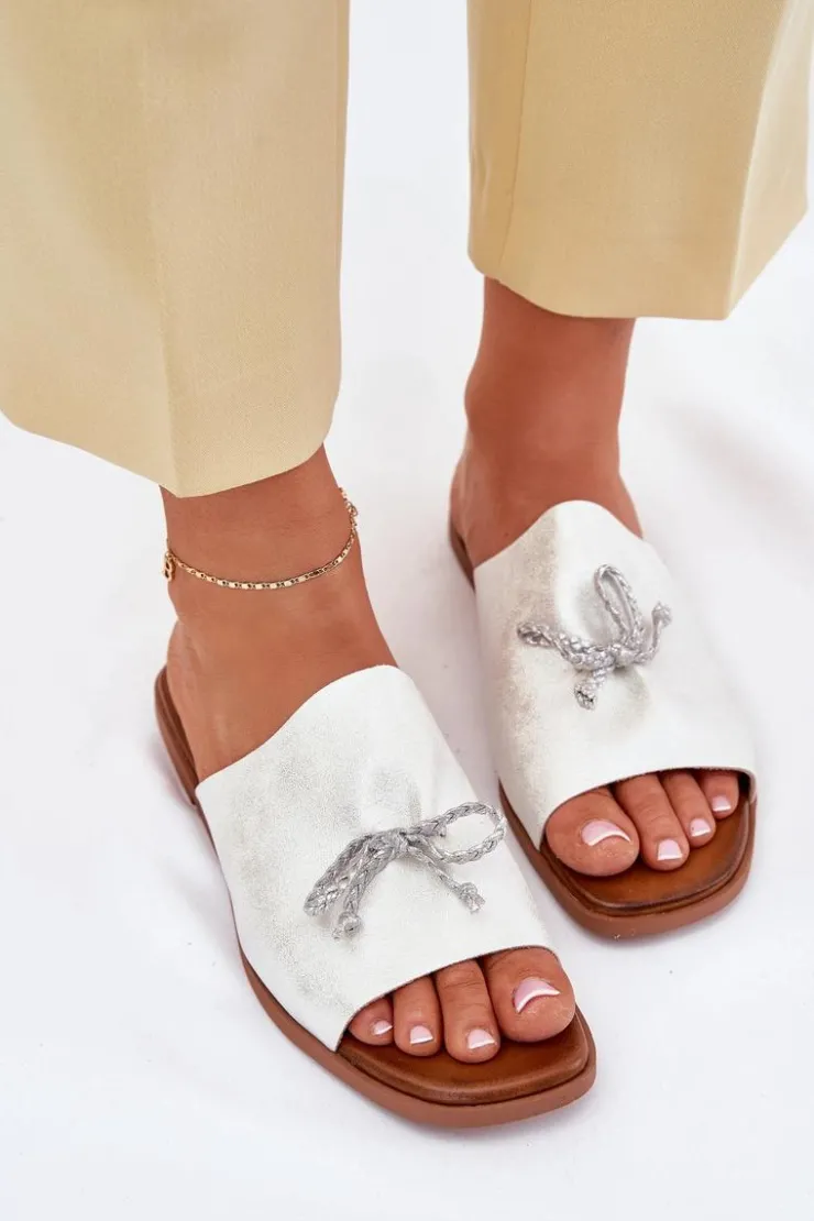 New Evento Klapki Damskie Na Płaskim Obcasie Z Ozdobnym Wiązaniem Srebrne Norela Srebrny