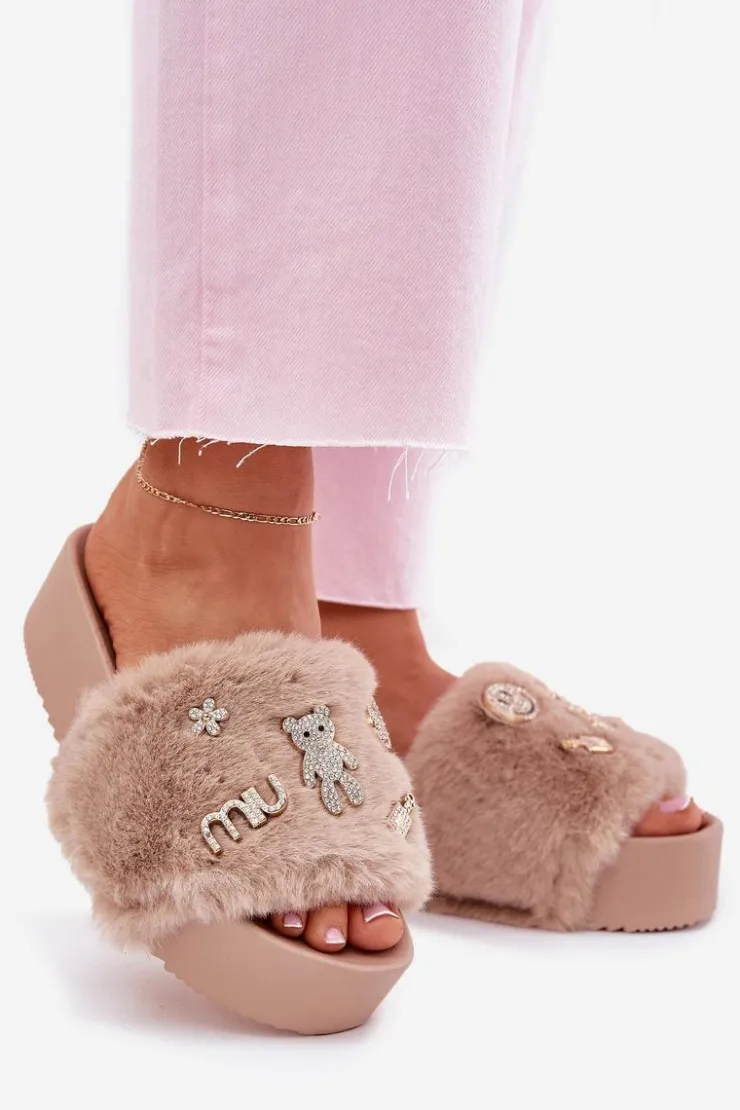 Sale Boto Klapki Damskie Na Platformie Z Futerkiem I Złotymi Przypinkami Beżowe Livira