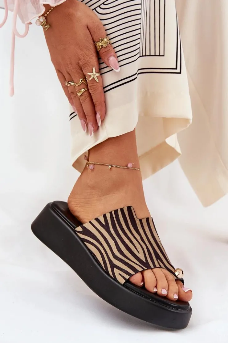 Hot Boto Klapki Damskie Na Platformie I Niskim Koturnie Z Ozdobnym Detalem Zebra Czarno-Beżowe Saqesse