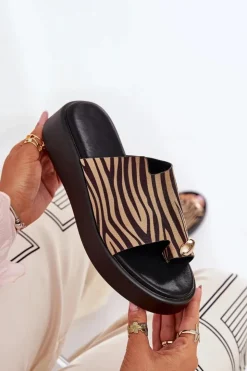 Hot Boto Klapki Damskie Na Platformie I Niskim Koturnie Z Ozdobnym Detalem Zebra Czarno-Beżowe Saqesse