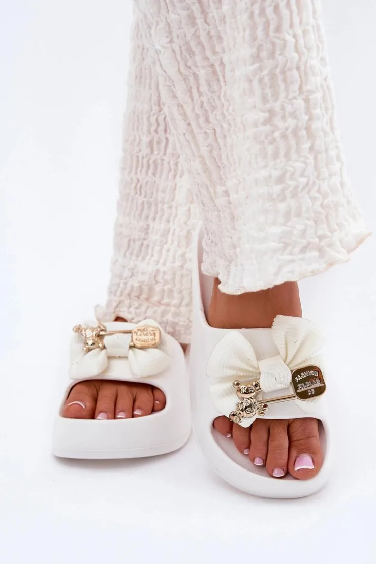 Hot Boto Klapki Damskie Piankowe Na Platformie Z Kokardką I Broszką Białe Marlize