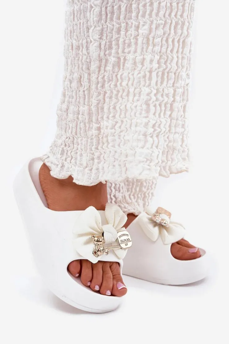 Hot Boto Klapki Damskie Piankowe Na Platformie Z Kokardką I Broszką Białe Marlize