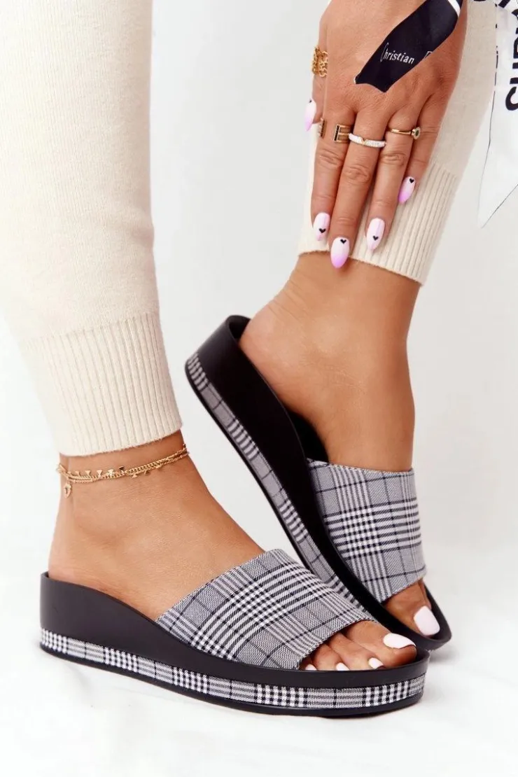 Buty damskie Vinceza Klapki Na Koturnie Vinceza 21-17113 Szare W Kratę