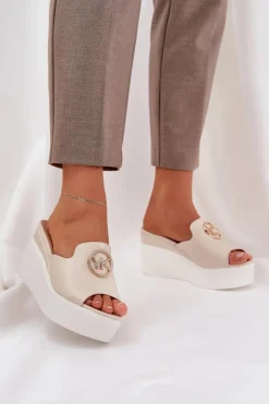 Damskie Boto Klapki Na Platformie I Koturnie Z Ozdobą Jasnobeżowe Nanessia