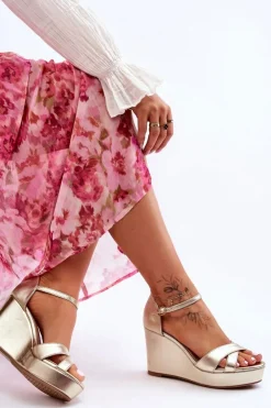 Discount Boto Klasyczne Skórzane Sandały Na Koturnie Złote Givana