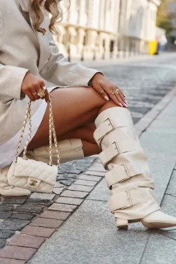 Clearance Boto Kozaki Damskie Na Słupku Z Wywiniętą Cholewką I Złotymi Klamrami Jasnobeżowe Isavelle Beżowy