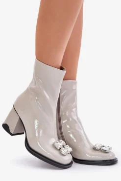 Damskie Damskie buty S.Barski Lakierowane Botki Damskie Na Słupku Z Ozdobą D&A MR880-019 Jasnoszare