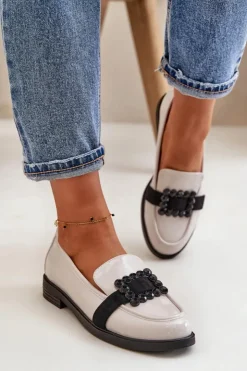 Buty damskie Vinceza Loafersy Damskie|Mokasyny Płaskie*Lakierowane Mokasyny Damskie Z Ozdobą Jasnoszare Vinceza 58389 Szary