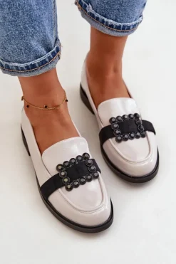 Buty damskie Vinceza Loafersy Damskie|Mokasyny Płaskie*Lakierowane Mokasyny Damskie Z Ozdobą Jasnoszare Vinceza 58389 Szary