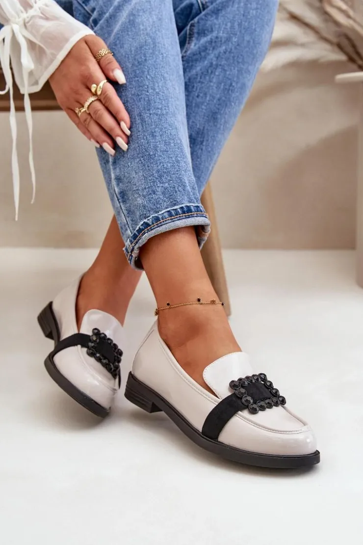 Buty damskie Vinceza Loafersy Damskie|Mokasyny Płaskie*Lakierowane Mokasyny Damskie Z Ozdobą Jasnoszare Vinceza 58389 Szary