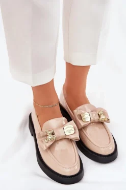 Best Boto Lakierowane Mokasyny Z Kokardą I Ozdobną Broszką Beżowe Leandriel