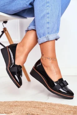 Damskie Buty damskie Vinceza Lakierowane Półbuty Na Koturnie VINCEZA 22-10446 Czarne