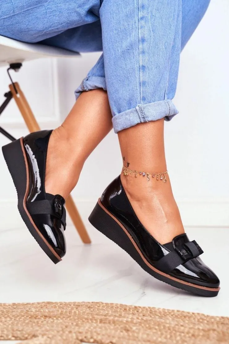 Damskie Buty damskie Vinceza Lakierowane Półbuty Na Koturnie VINCEZA 22-10446 Czarne