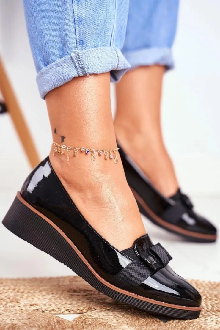 Damskie Buty damskie Vinceza Lakierowane Półbuty Na Koturnie VINCEZA 22-10446 Czarne