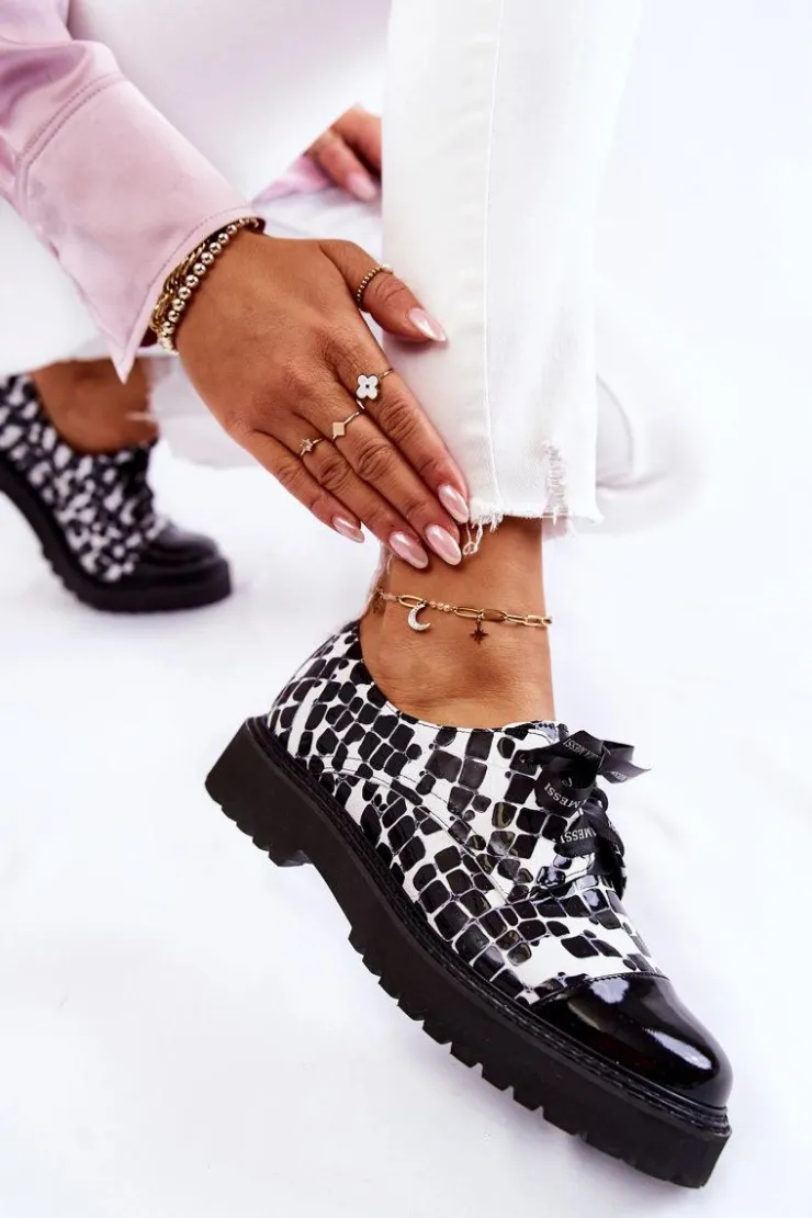 Damskie Laura Messi Lakierowane Półbuty Wiązane 2441 Czarno-Białe