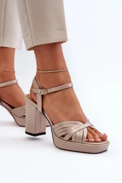 Online Damskie buty S.Barski Lakierowane Sandały Damskie Na Słupku Beżowe D&A MR38-668 Beżowy