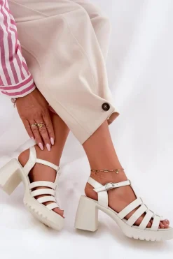 Buty damskie Vinceza Lakierowane Skórzane Sandały Damskie Na Słupku Vinceza 66621 Jasnobeżowe Beżowy