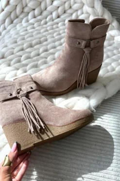 Boto Ocieplane Botki Damskie Na Koturnie Z Frędzlami Beżowe Olivarae Beżowy