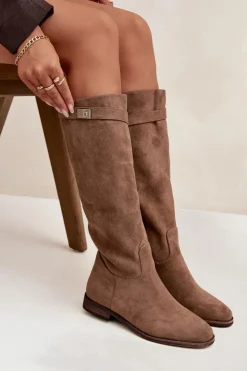 Boto Kozaki Ocieplane|Kozaki Płaskie*Ocieplane Kozaki Damskie Na Płaskim Obcasie Z Paskiem I Srebrnym Detalem Ciemnobeżowe Geraline