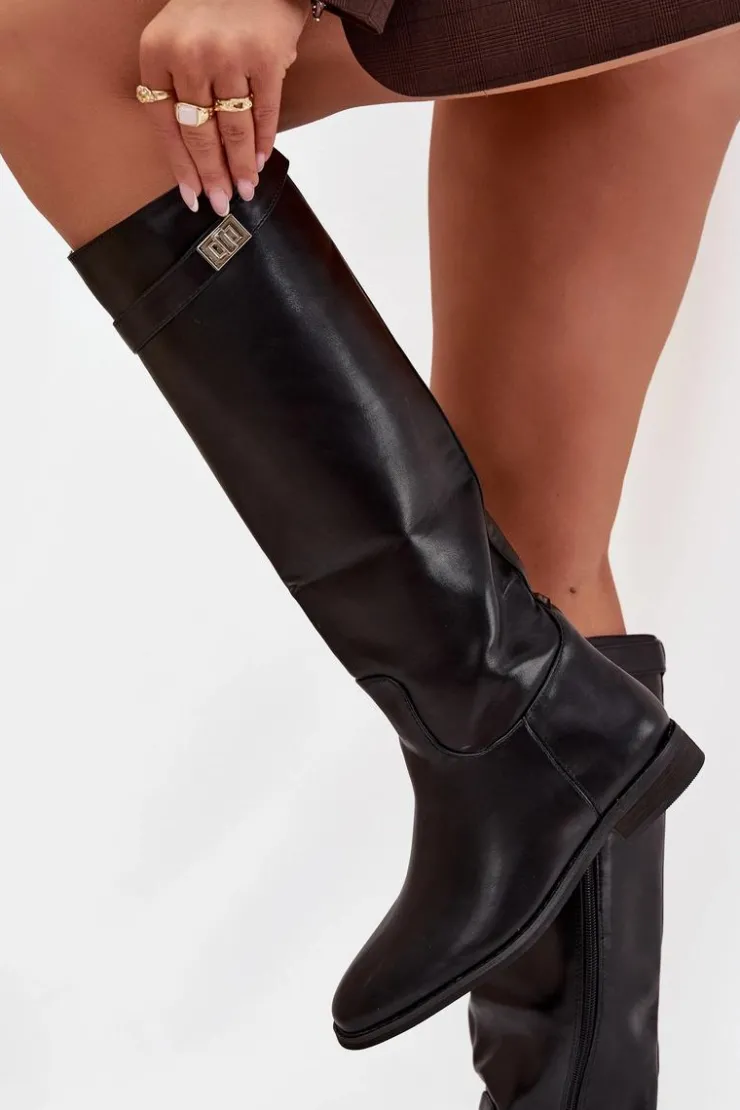 Boto Ocieplane Kozaki Damskie Na Płaskim Obcasie Z Paskiem I Srebrnym Detalem Czarne Geraline