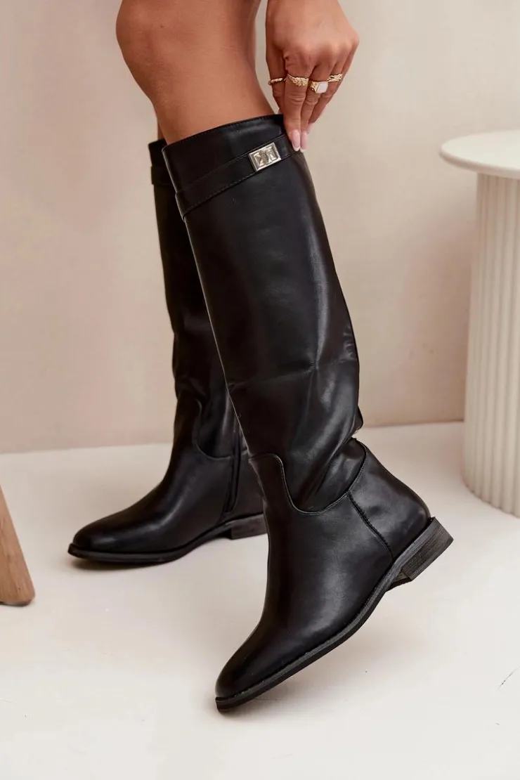 Boto Ocieplane Kozaki Damskie Na Płaskim Obcasie Z Paskiem I Srebrnym Detalem Czarne Geraline