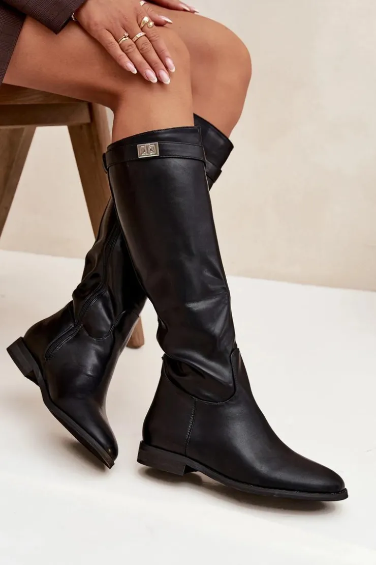 Boto Ocieplane Kozaki Damskie Na Płaskim Obcasie Z Paskiem I Srebrnym Detalem Czarne Geraline