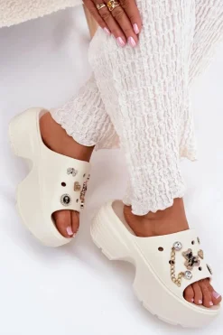 New Boto Piankowe Klapki Damskie Na Masywnej Platformie Ze Złotymi Przypinkami Ecru Ivoriel