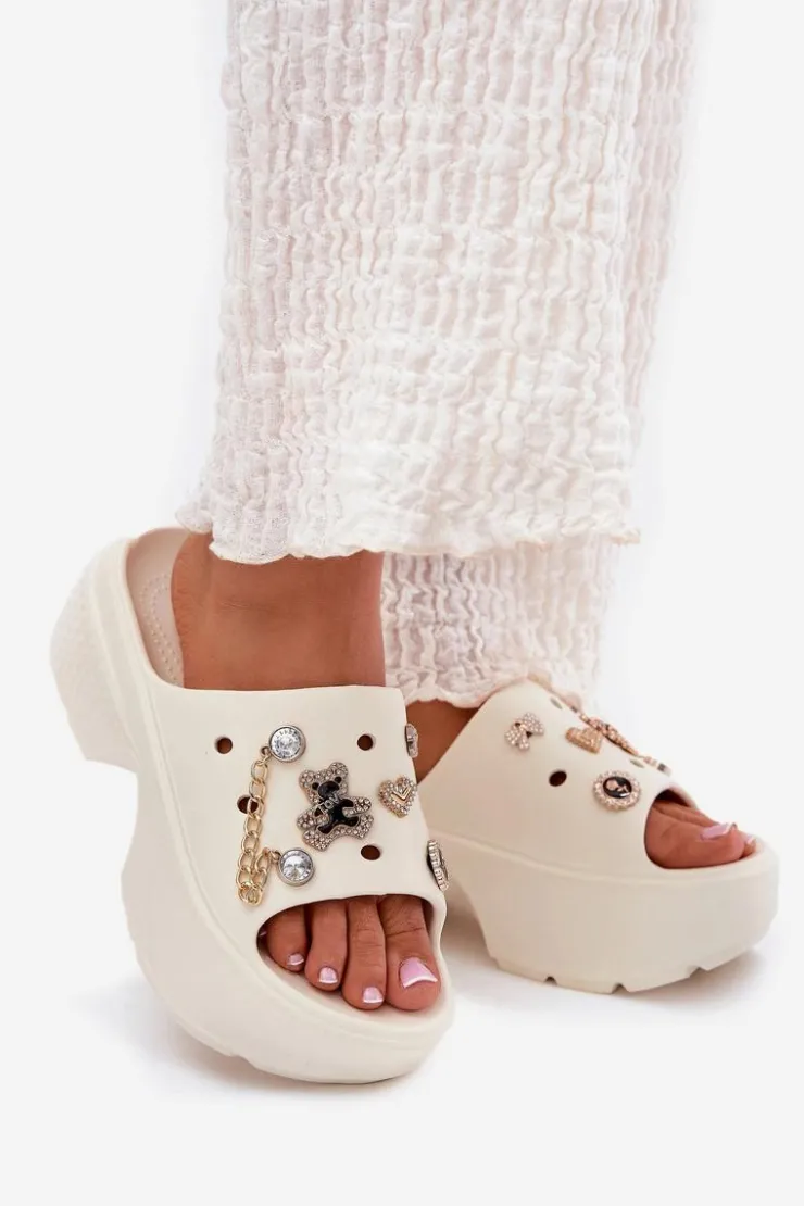 New Boto Piankowe Klapki Damskie Na Masywnej Platformie Ze Złotymi Przypinkami Ecru Ivoriel
