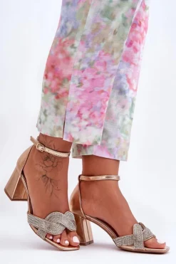 Boto Sandałki Na Niskim Obcasie Z Dżetami Różowe Złoto Monra