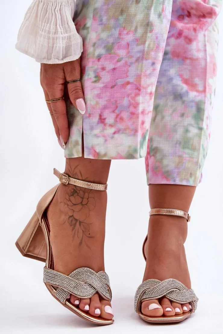 Boto Sandałki Na Niskim Obcasie Z Dżetami Różowe Złoto Monra