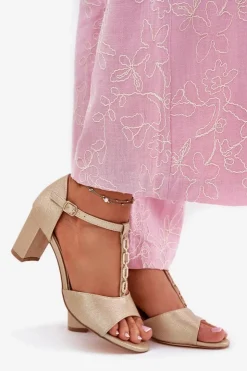 Damskie Evento Sandały Damskie Na Słupku Z Ozdobnym Paskiem Eko Skóra Złote Triavera